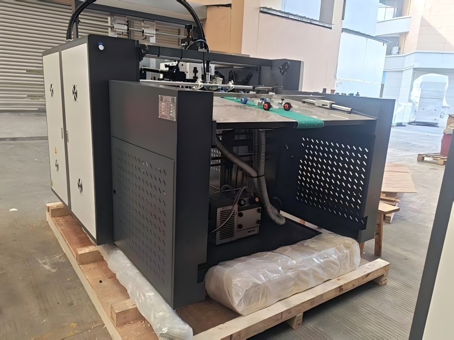 Нова автоматична високошвидкісна машина для ламінування Star YFMD-1050 збирається відправити до Бразилії!