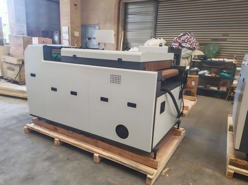 Нова автоматична машина для нанесення УФ-покриття Star SGUV-760A незабаром буде доставлена.